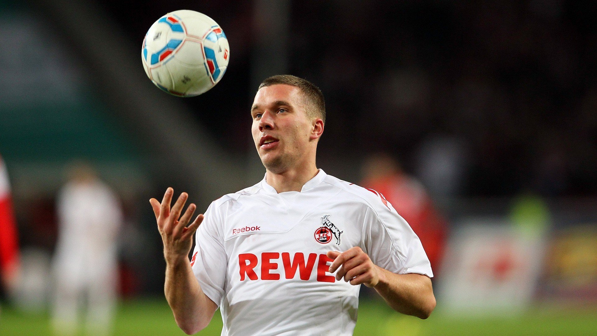 拜仁八连胜登顶德甲积分榜,拜仁成就德甲七连冠