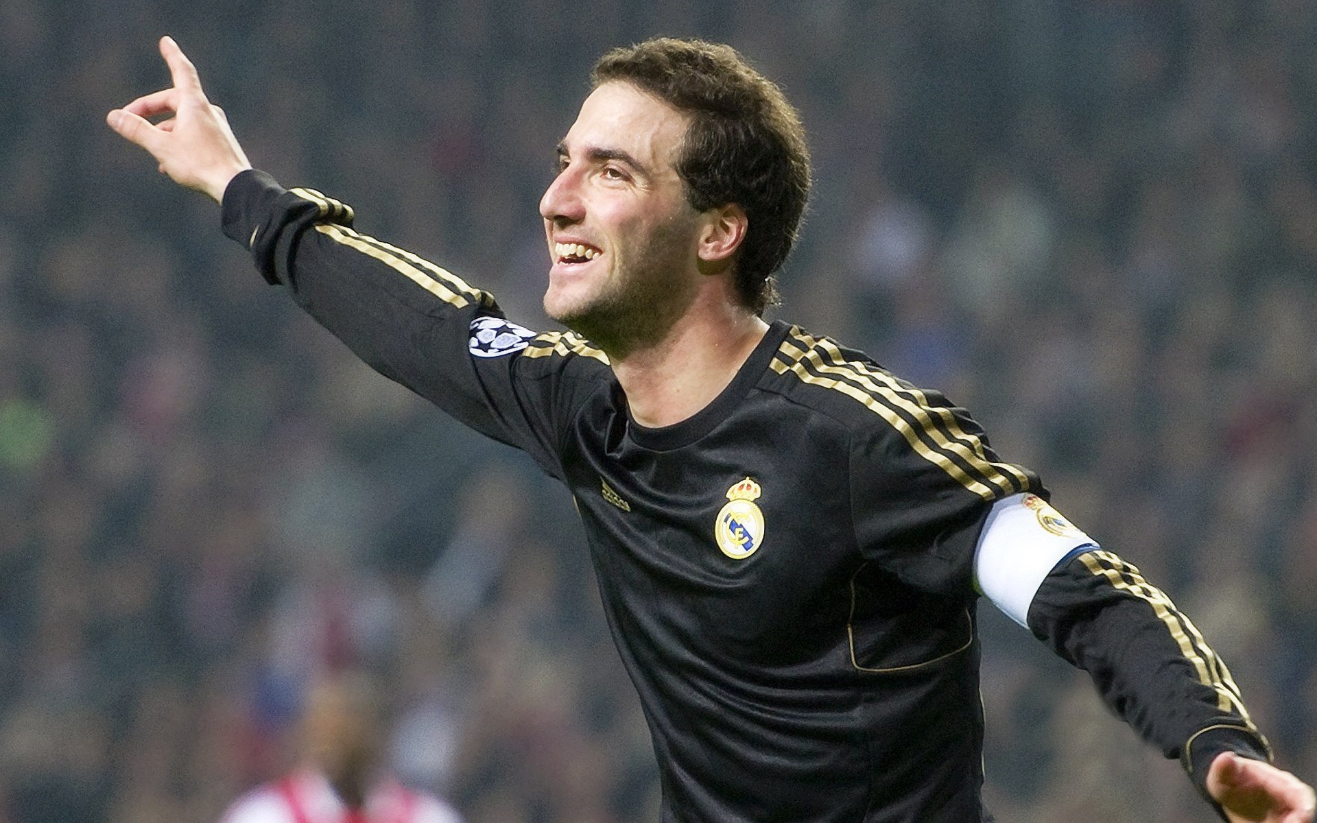 梅西再次展现统治力,引领阿根廷稳步前进