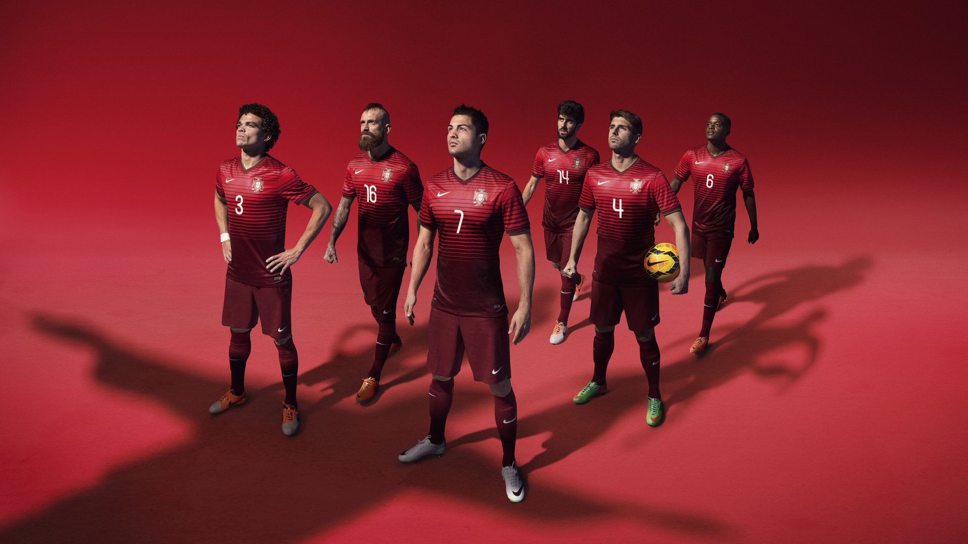 球迷拍摄创意短片讲述支持球队心路历程引发强烈共鸣，球队宣传片拍摄